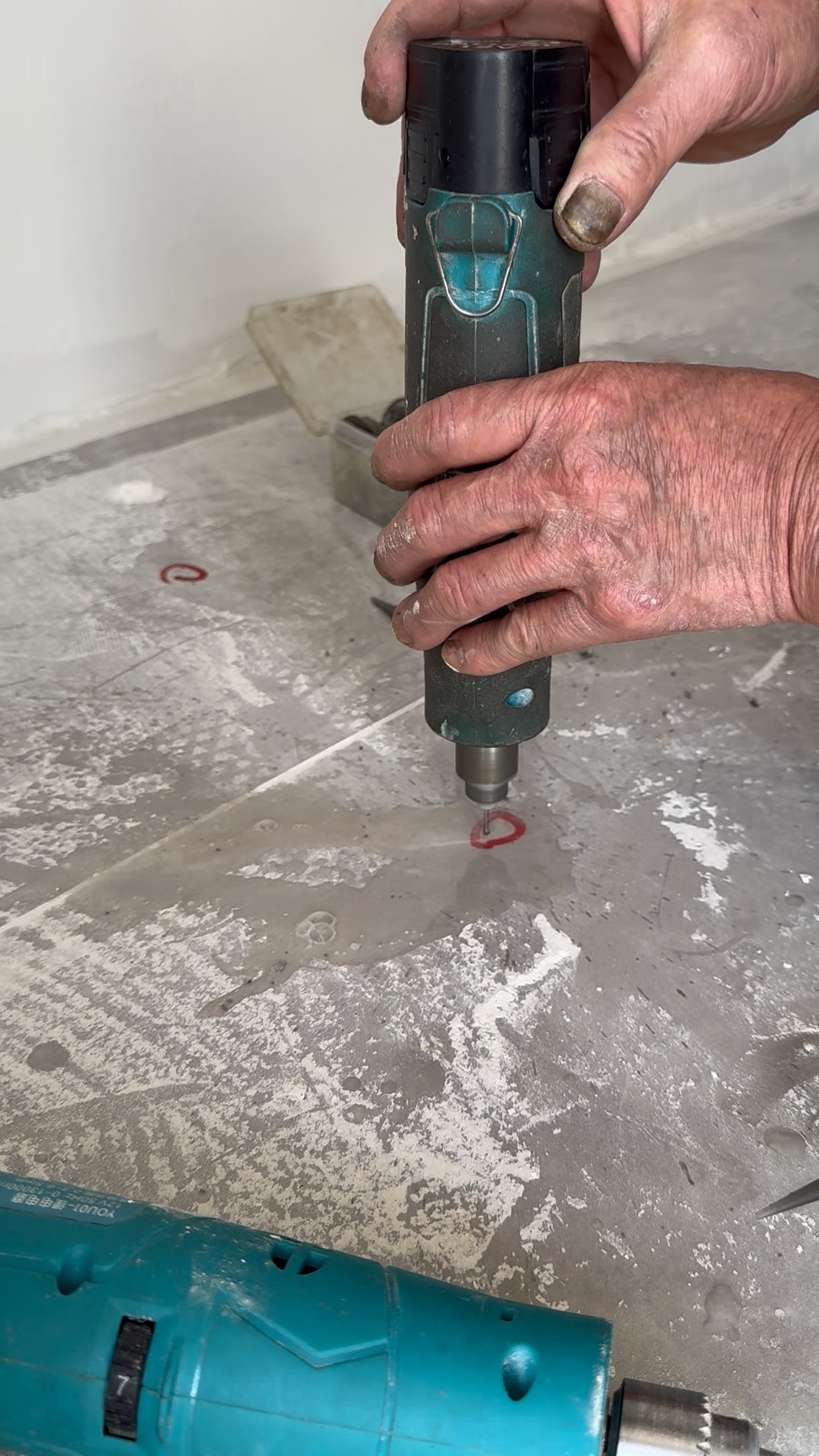 墙砖空鼓的补救方法视频(墙砖空鼓的补救方法视频教学)